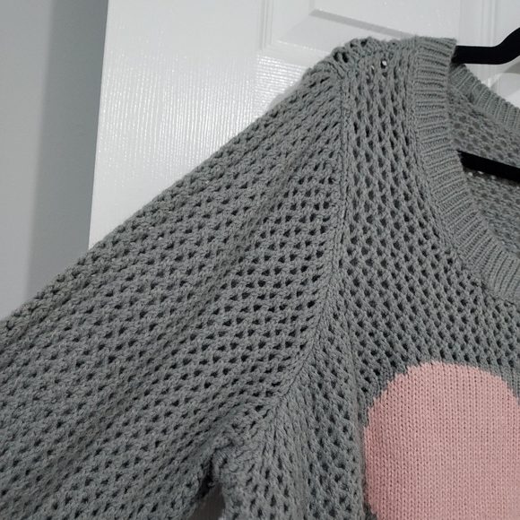 Torrid Pink Heart Gray Crochet Pullover Scrop Neck Sweater in Size 3 / 22-24 - Picture 6 of 12